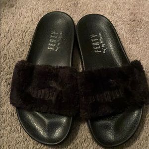 Fenty Puma furry athletic slides size 5.5